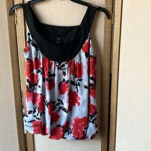 FINAL MARKDOWN Ladies wrapper top small